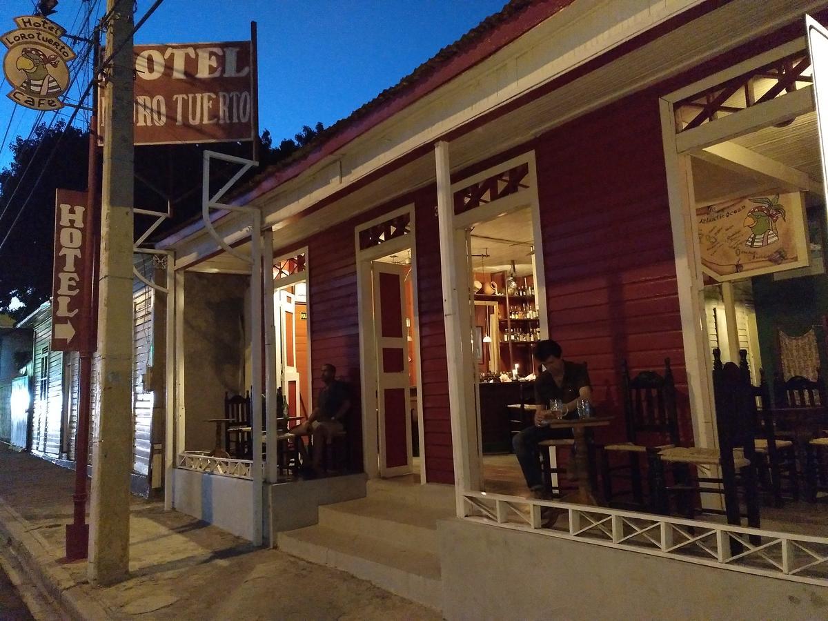Hotel Loro Tuerto Barahona ภายนอก รูปภาพ