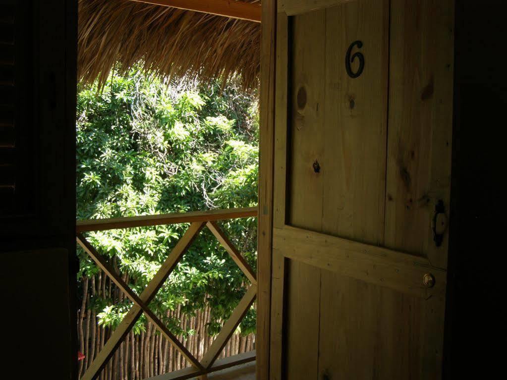 Hotel Loro Tuerto Barahona ภายนอก รูปภาพ