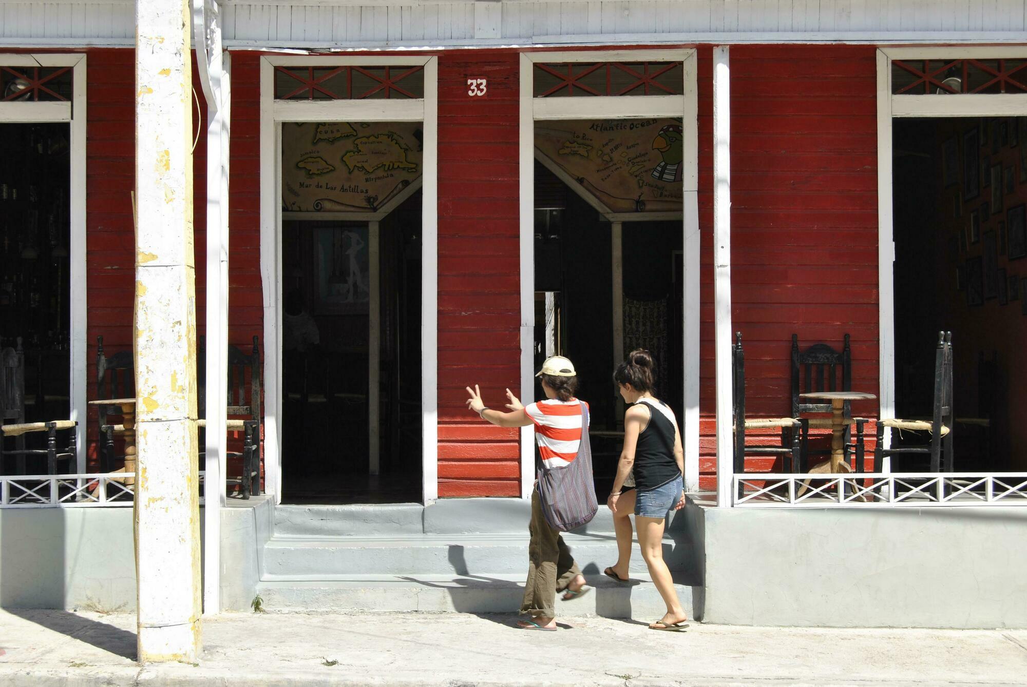 Hotel Loro Tuerto Barahona ภายนอก รูปภาพ
